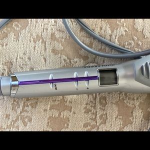 John Frieda®  Loose Curls Curling Iron